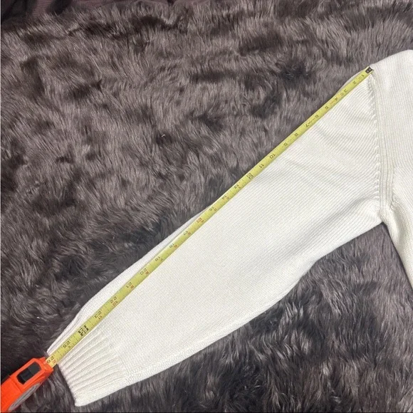 Elegant White Double-Breasted Zip-Up Sweater